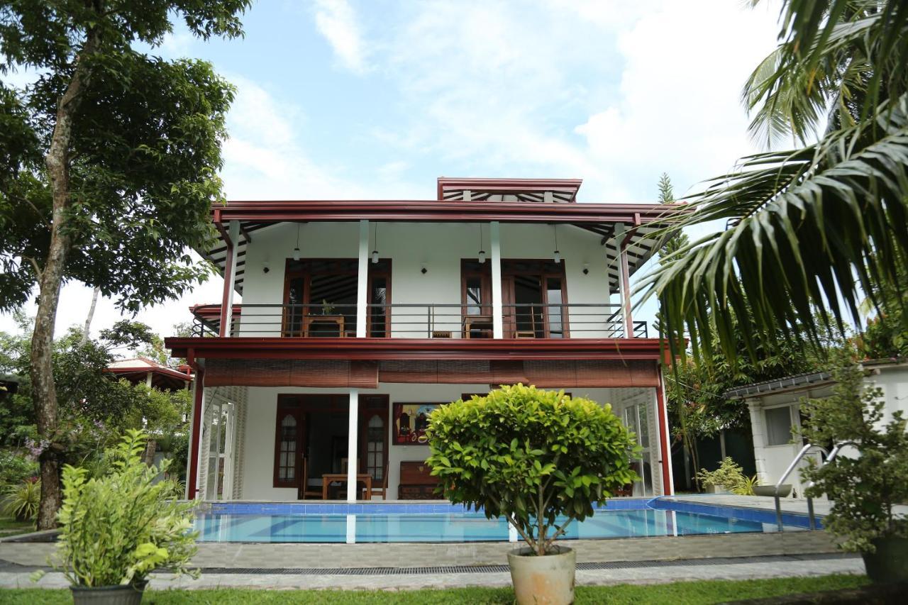 Villa A.Sms Induruwa Exteriör bild