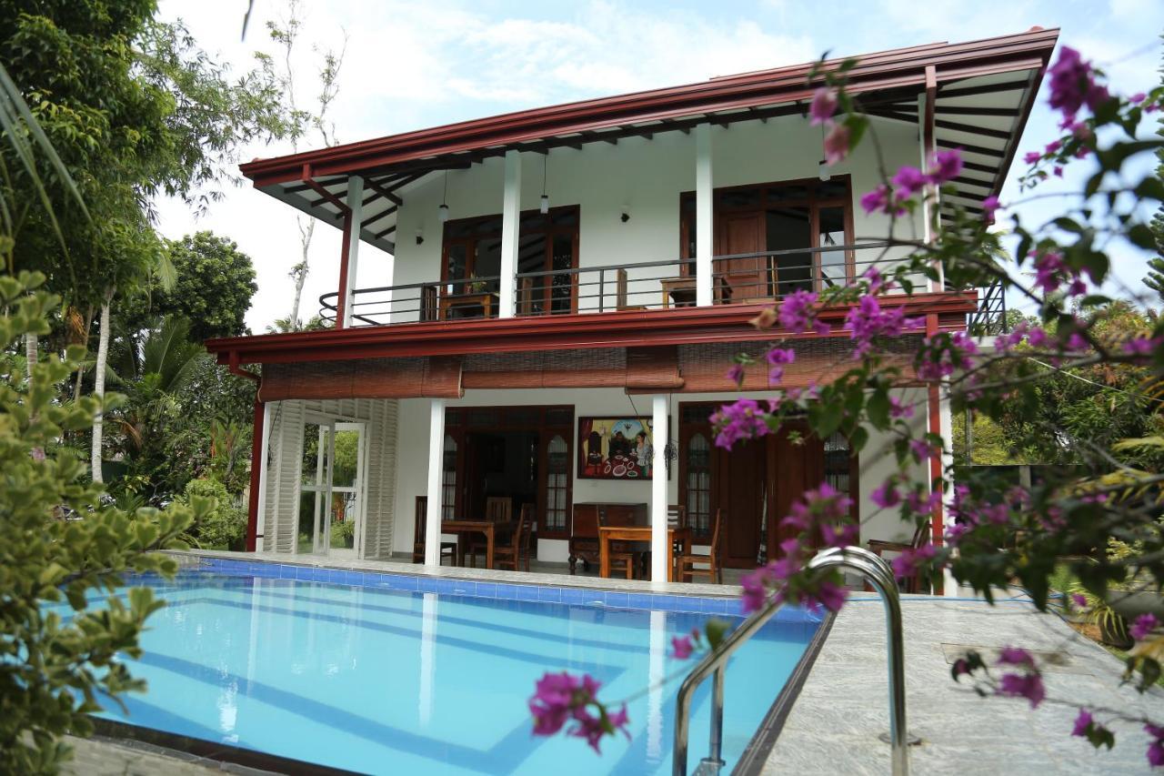 Villa A.Sms Induruwa Exteriör bild