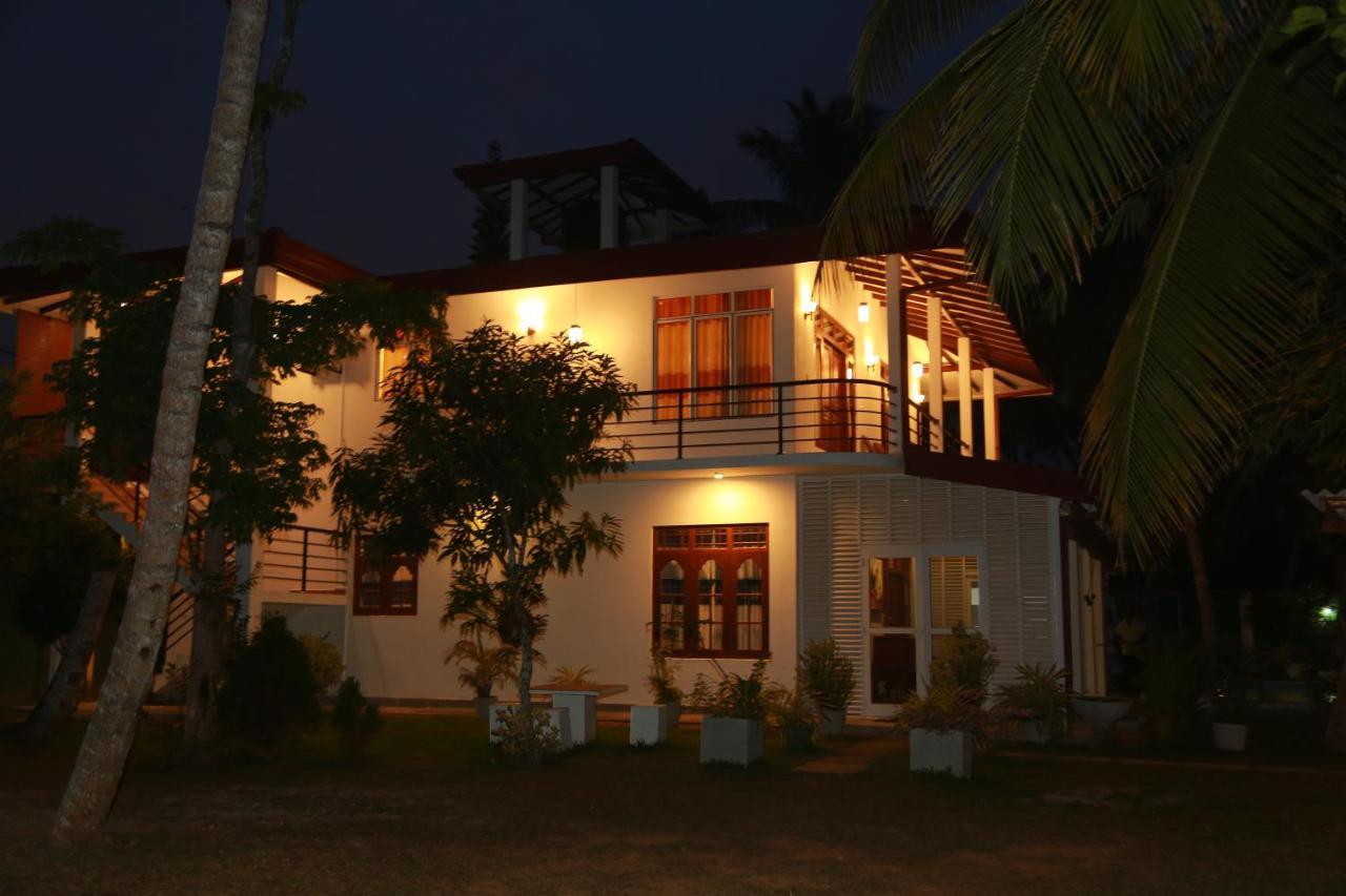 Villa A.Sms Induruwa Exteriör bild