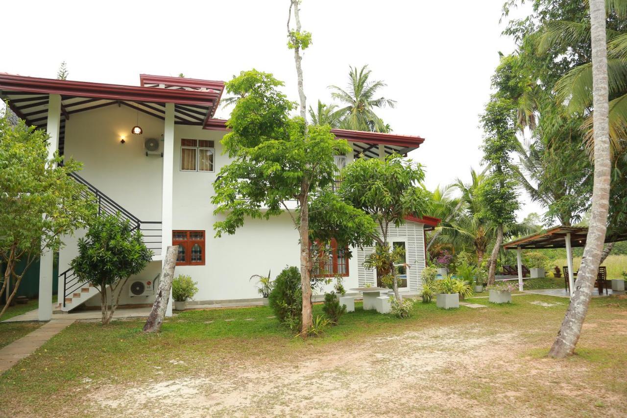 Villa A.Sms Induruwa Exteriör bild